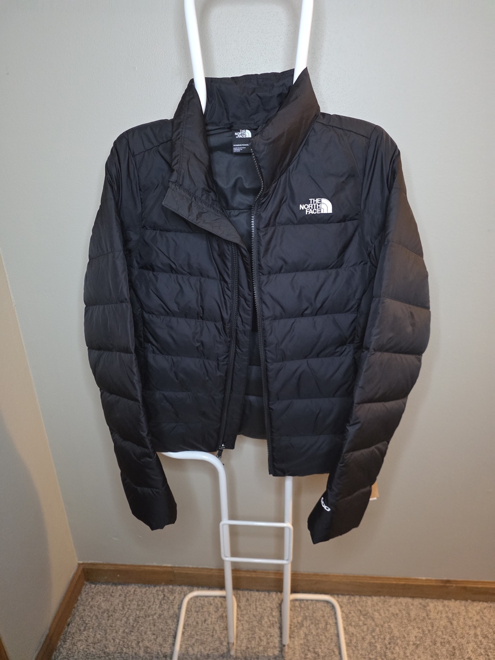The North Face 600 Women’s Slimfit Black Insulated Puffer Jacket NWT